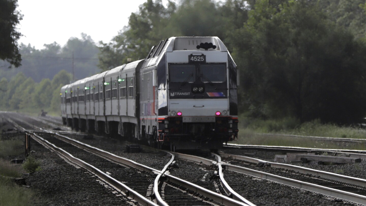 NJ Transit engineers may stroll off the activity Friday, leaving some 350,000 commuters within the lurch