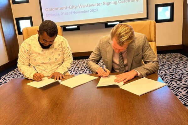 Dire Dawa Water Authority CEO and Nedamco Ethiopia CEO signing the agreement (Photo: Business Wire)