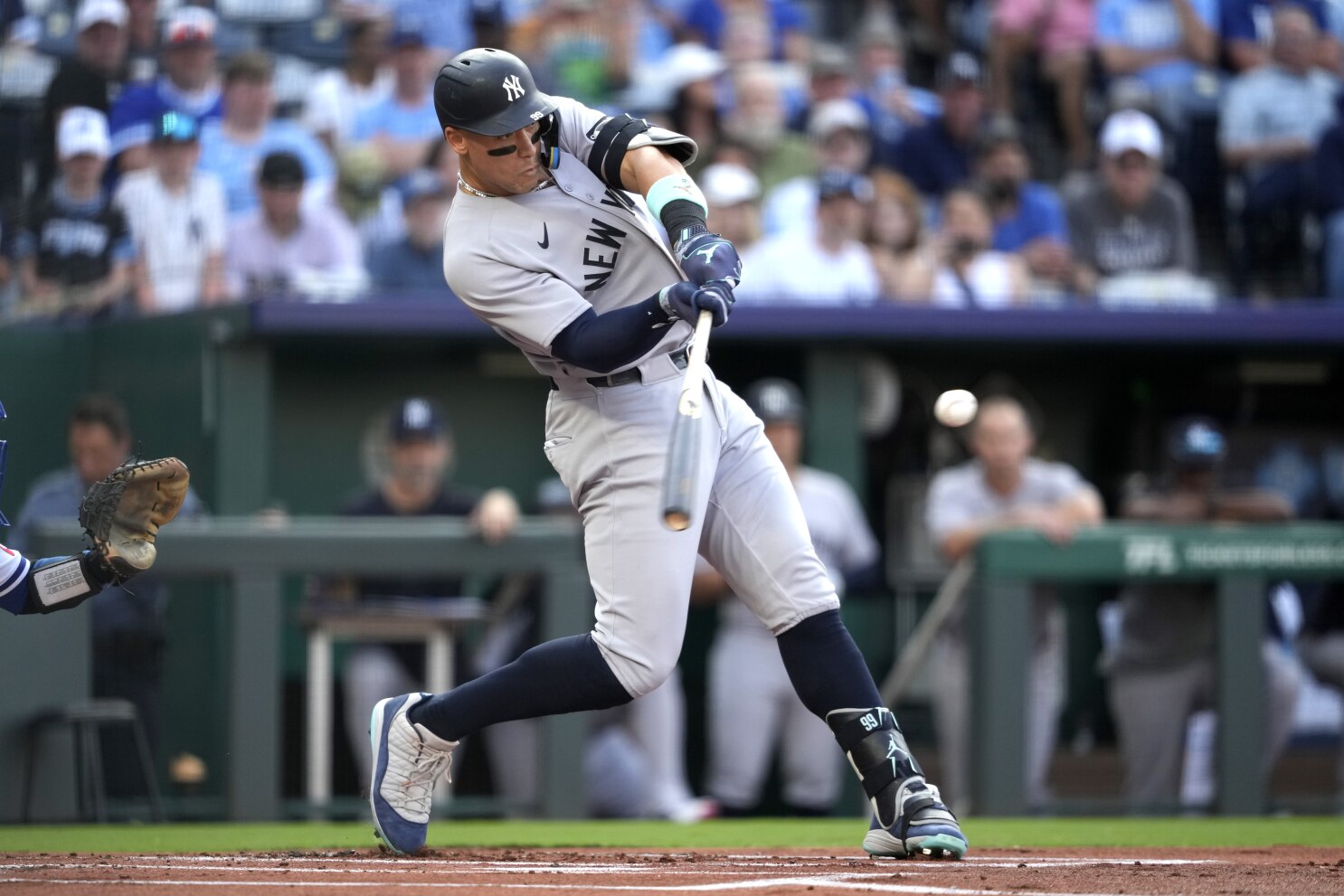 Judge's 469-foot homer and Wells' five RBIs power Yankees to 10-2 rout of Royals in series opener