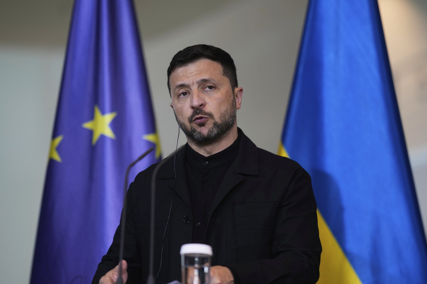 Russian attacks on Ukraine kills at least 2 people