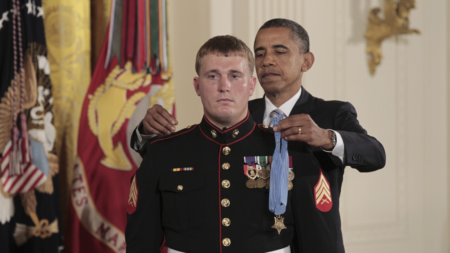 Afghanistan Medal of Honor recipient reenlists in Marine Corps reserves