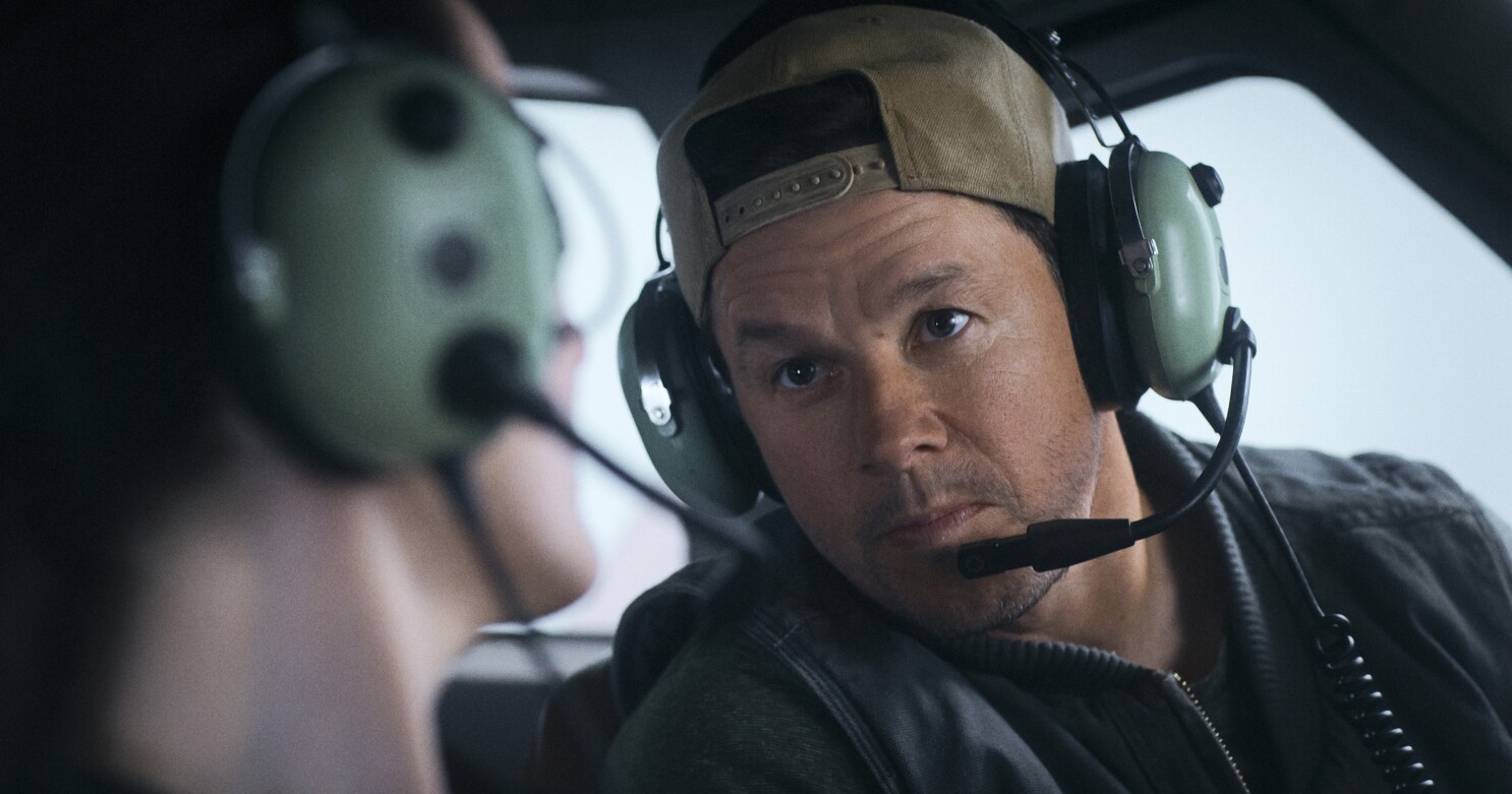 Flight Risk' review: A truly forgettable thriller-comedy from Mel Gibson |  AP News