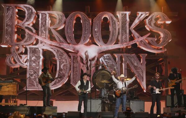 Cody Johnson, center, and Brooks & Dunn perform "Red Dirt Road" during the 60th annual Academy of Country Music Awards on Thursday, May 8, 2025, in Frisco, Texas. (AP Photo/Chris Pizzello)