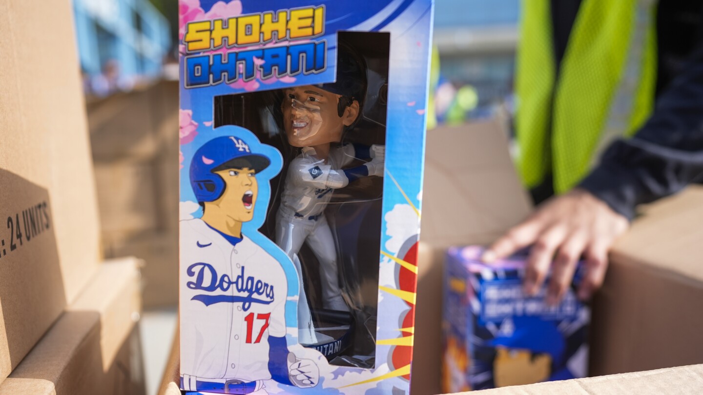 Първото раздаване на Shohei Ohtani bobblehead на Доджърс създава „раздвижване“ и ръмжи трафика на стадиона