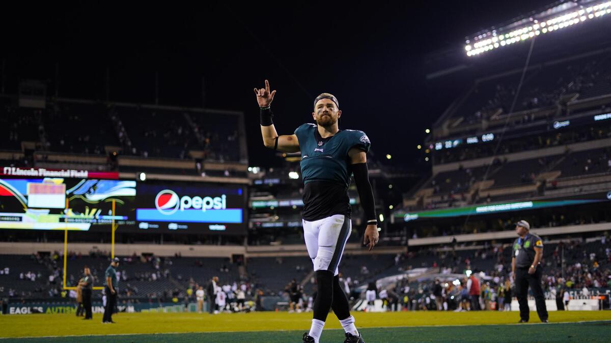 Cardinals acquire tight end Zach Ertz in trade with Eagles