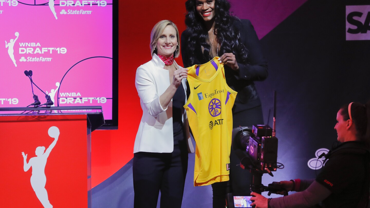 Фешънистите от WNBA се очаква да покажат своите стилове на драфта със светлината на прожекторите върху женските обръчи