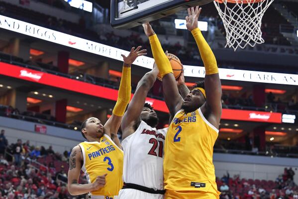 Louisville forward Sydney Curry (21) attempts a shot between Pittsburgh forward Blake Hinson (2) and \3#2\ during the second half of an NCAA college basketball game in Louisville, Ky., Wednesday, Jan. 18, 2023. Pittsburgh won 75-54. (AP Photo/Timothy D. Easley)