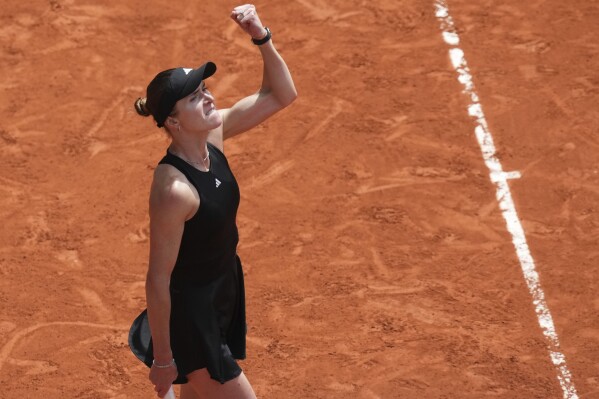Ukraine's Elina Svitolina reacts winning a point to Italy's Jasmine Paolini during their fourth round match of the French Tennis Open, at the Roland-Garros stadium, in Paris, Sunday, June 1 2025. (AP Photo/Christophe Ena)