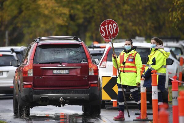 Traffic is controlled at a COVID-19 testing facility in Melbourne, Australia, Thursday, May 27, 2021, Australia’s second largest city announced a seven-day lockdown on Thursday as concern grows over dozens of cases of a COVID-19 variant found in India. (James Ross/AAP Image via AP)