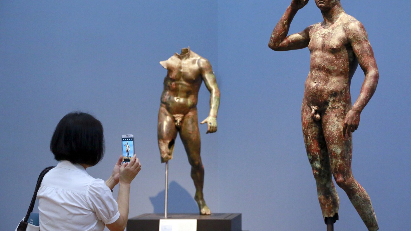 O Tribunal Europeu defende o direito da Itália de confiscar o precioso bronze grego do Museu Getty e rejeita o recurso
