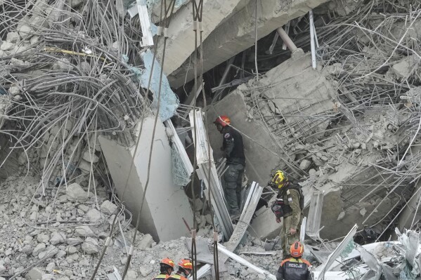 Rescuers scan the rubbles at the site of an under construction high-rise building that collapsed after an earthquake in Bangkok, Thailand, Wednesday, April 2, 2025. (AP Photo/Manish Swarup)