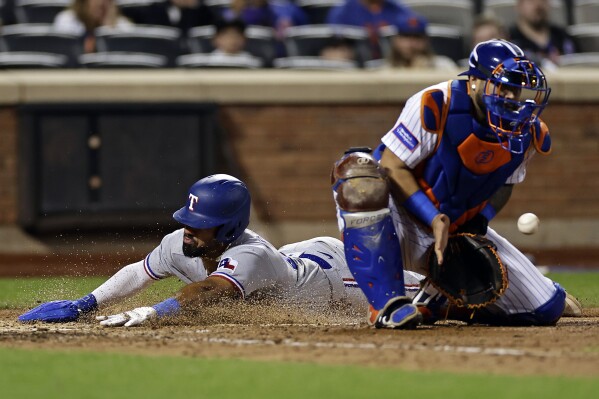 Lowe's 2-run single in 9th lifts the Rangers over the Mets 4-3 for only 2nd  victory in 11 games