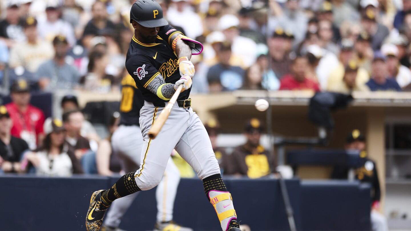 McCutchen ties Clemente for third on Pirates' all-time homers list with 240