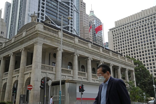 FILE - A pedestrian passes the Court of Final Appeal in Hong Kong, on March 30, 2022. Two British judges have resigned from Hong Kong’s top court, the city’s judiciary said, deepening worries over the city's rule of law under a Beijing-imposed national security law. The judiciary said in a statement Thursday June 6, 2024 that Jonathan Sumption and Lawrence Collins, who both serve as non-permanent overseas judges of Hong Kong's Court of Final Appeal, have tendered their resignations to the city leader. (AP Photo/Kin Cheung, File)