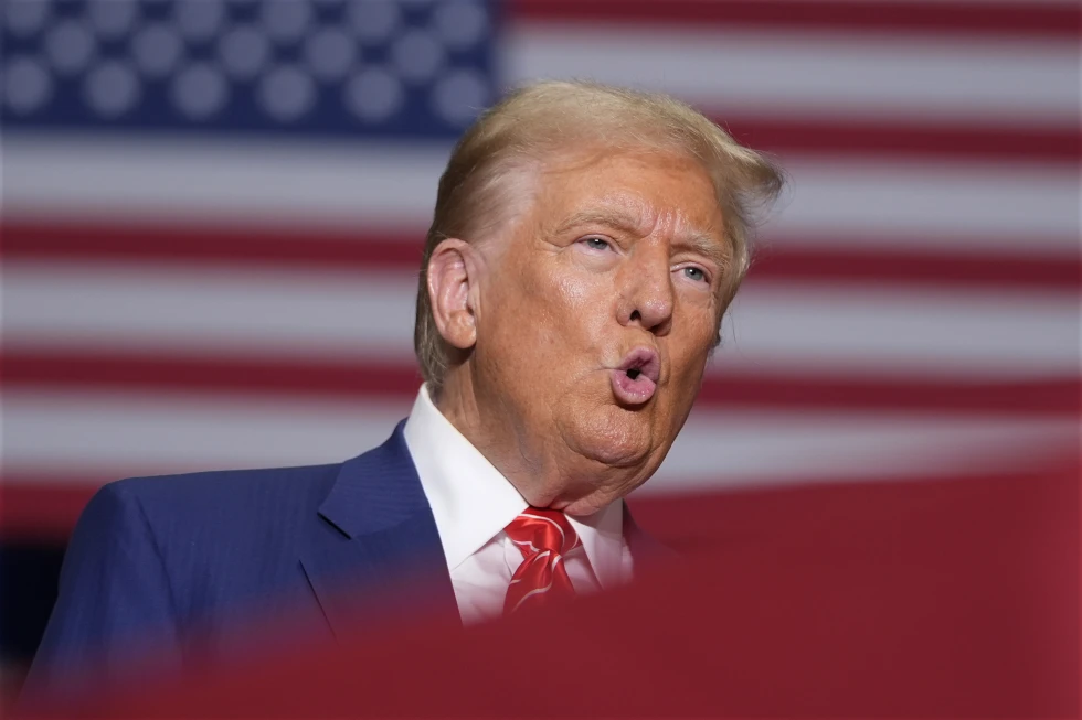 TRUMP FLIP-FLOPS ON ABORTION BAN! Americans who want to make healthcare available for women should probably vote for Kamala Harris 🚨