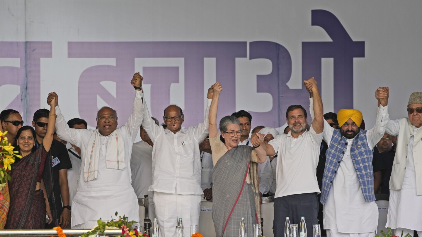 НЮ ДЕЛХИ AP — Натъртената и очукана опозиция в Индия
